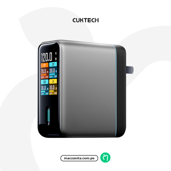 Cuktech Cargador Con Pantalla + Cable AD1204U en color plata, con una pantalla que muestra la potencia de carga y puertos USB-A y USB-C, y un diseño compacto y moderno.
